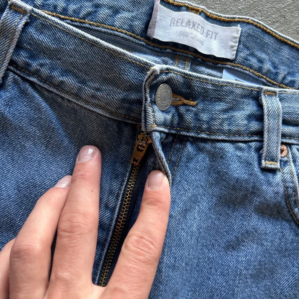 Vintage Levis 550 Jeans Size 38x30 Blue Light Wash Denim Relaxed Fit Straight